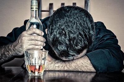 4個信號提示你不宜再飲酒，中醫(yī)2大療法幫你戒酒護肝！
